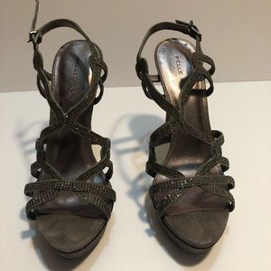 Pelle Moda Jonah Sparkly Heel Gray Size 8.5